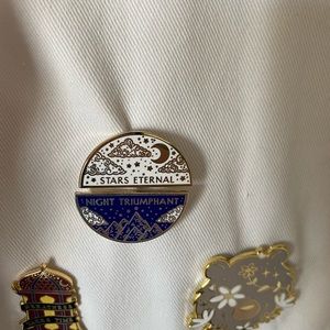 Illumicrate Acotar pin